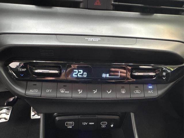 Hyundai BAYON PREMIUM FL DCT ACC SmartSense PLUS NAVI SHZ RFK PDC KLIMAAUTOMATIK 
