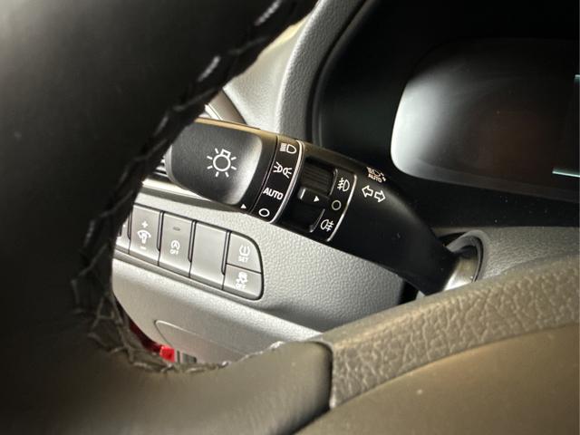 Hyundai / i30 / Rot / / / NAVI LED RFK PDC