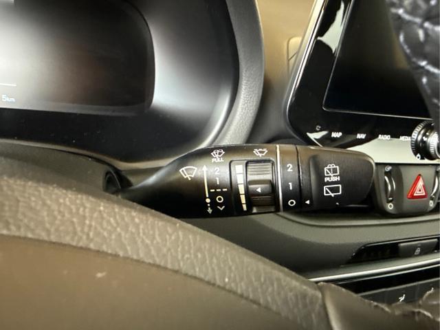 Hyundai / i30 / Rot / / / NAVI LED RFK PDC