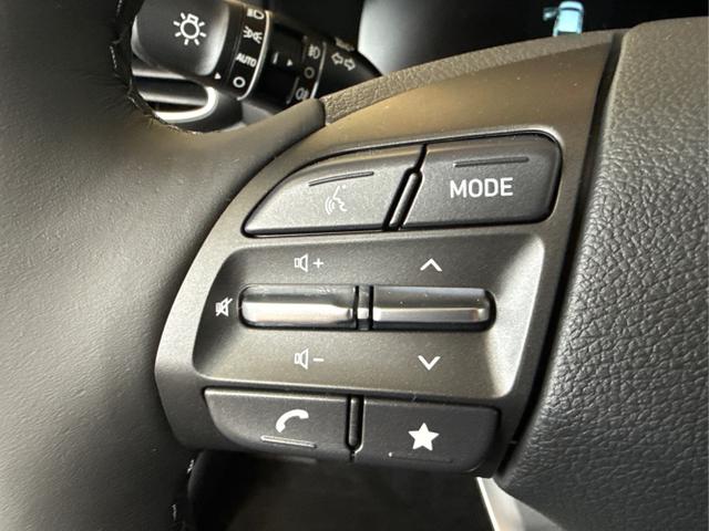 Hyundai / i30 / Rot / / / NAVI LED RFK PDC
