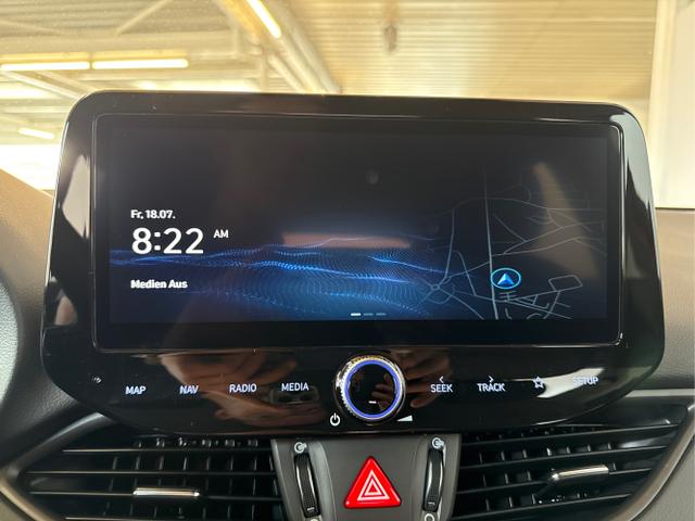Hyundai / i30 / Rot / / / NAVI LED RFK PDC