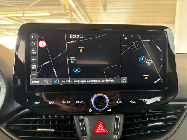 Hyundai / i30 / Rot / / / NAVI LED RFK PDC