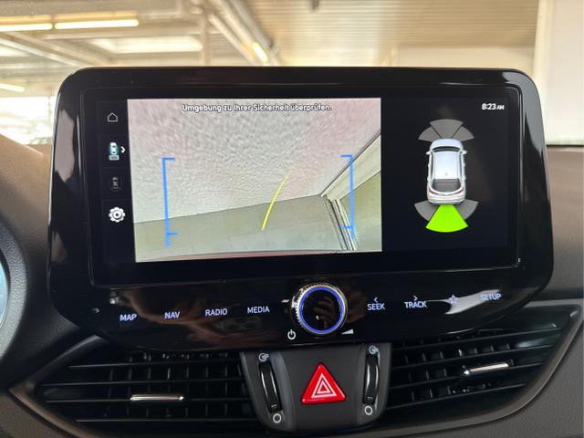 Hyundai / i30 / Rot / / / NAVI LED RFK PDC