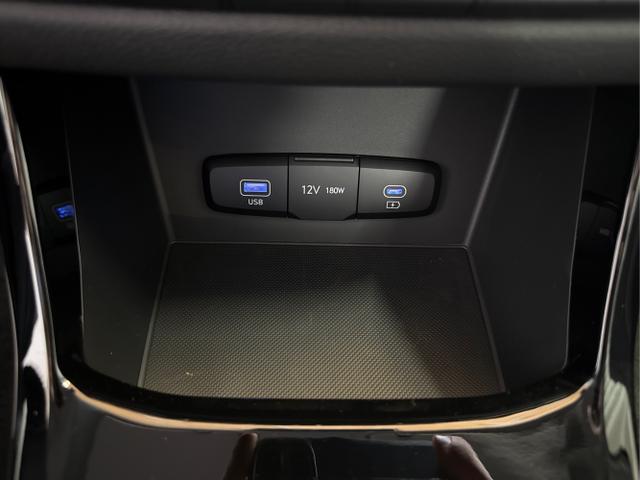 Hyundai / i30 / Rot / / / NAVI LED RFK PDC
