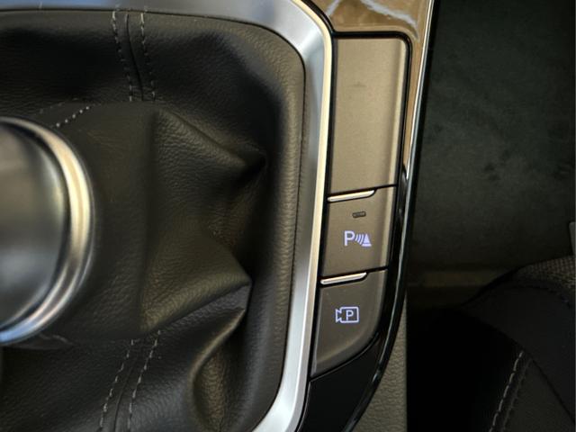 Hyundai / i30 / Rot / / / NAVI LED RFK PDC