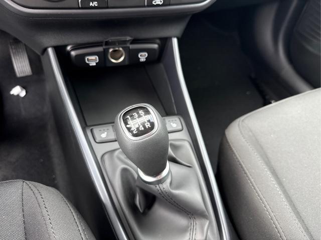 Hyundai / i20 / Grau / / / WP NAVI RFK TEMPOMAT
