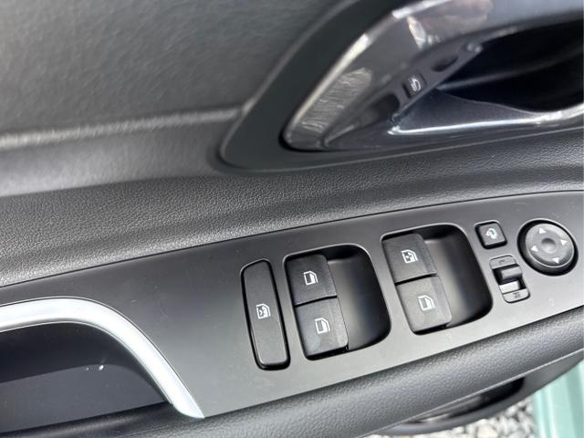 Hyundai / i20 / Grün / / / NAVI SHZ LED ALU RFK SHZ KLIMAAUTOMATIK 