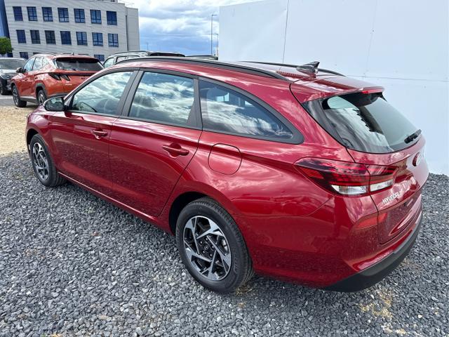 Hyundai / i30 / Rot / / / NAVI SHZ RFK PDC v+h 