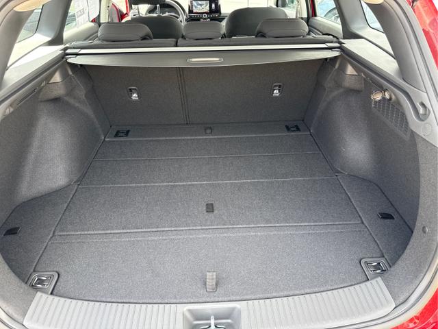 Hyundai / i30 / Rot / / / NAVI SHZ RFK PDC v+h 