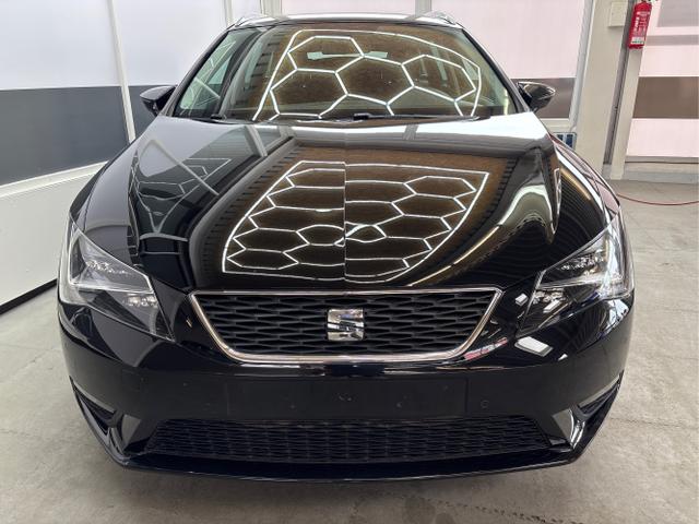 Seat / Leon / Schwarz / / / NAVI SHZ LED 