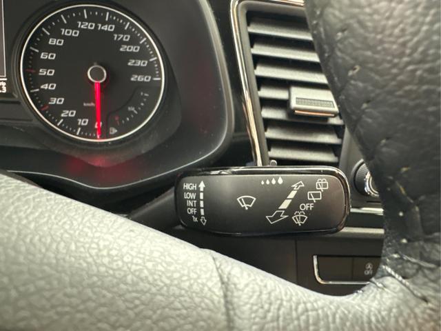 Seat / Leon / Schwarz / / / NAVI SHZ LED 
