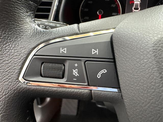 Seat / Leon / Schwarz / / / NAVI SHZ LED 