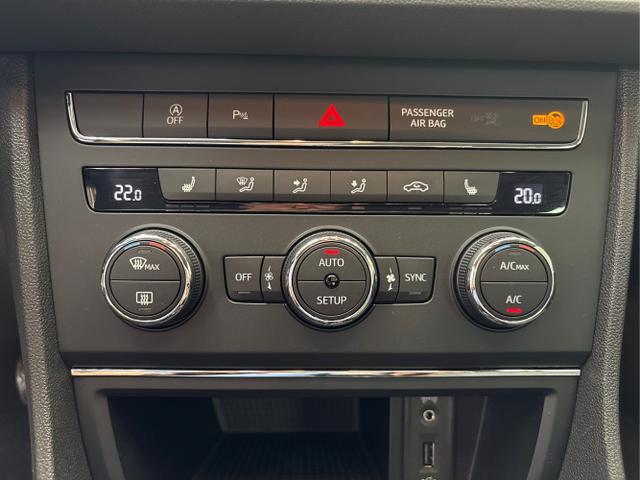 Seat / Leon / Schwarz / / / NAVI SHZ LED 
