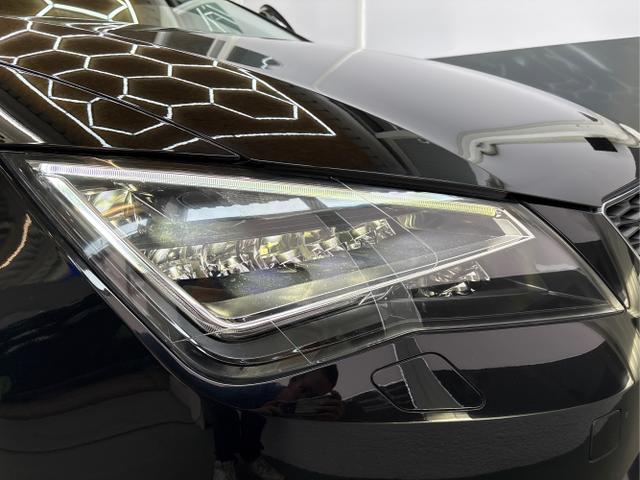 Seat / Leon / Schwarz / / / NAVI SHZ LED 