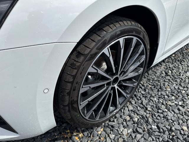 Skoda / Octavia / Weiß / / / 