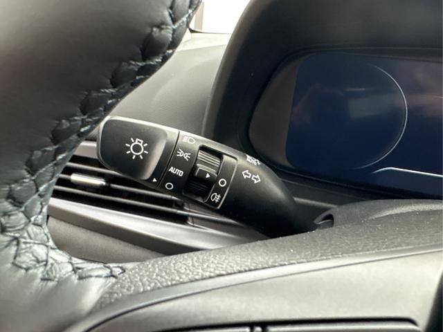 Hyundai / BAYON / Schwarz / / / SHZ NAVI RFK PDC