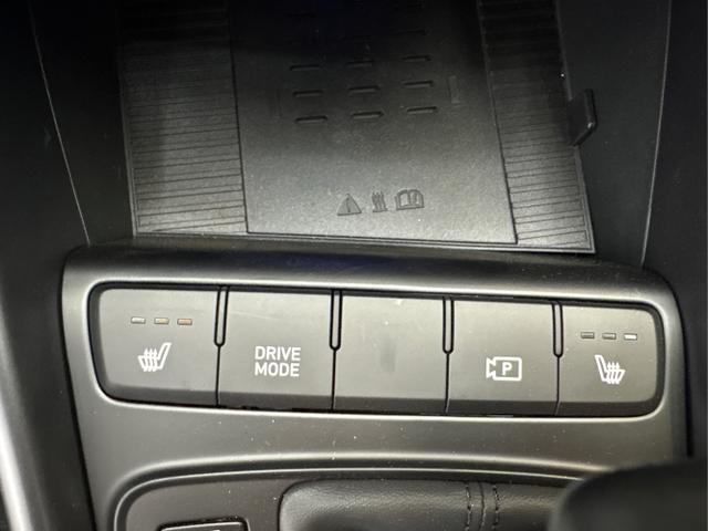 Hyundai / BAYON / Blau / / / DCT ACC SmartSense PLUS NAVI SHZ RFK PDC KLIMAAUTOMATIK