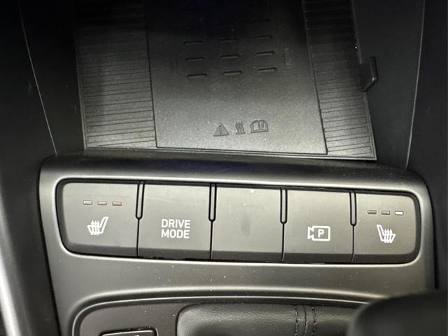 Hyundai BAYON PREMIUM FL DCT ACC SmartSense PLUS NAVI SHZ RFK PDC KLIMAAUTOMATIK 