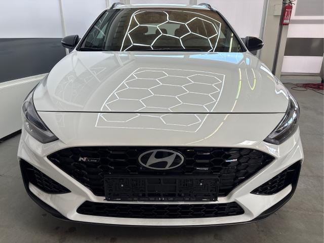 Hyundai / i30 / Weiß / / / DCT ACC NAVI RFK WP 