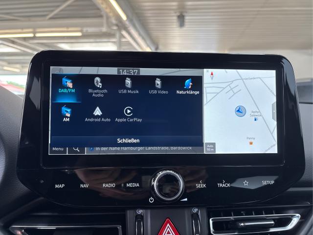 Hyundai / i30 / Weiß / / / DCT ACC NAVI RFK WP 