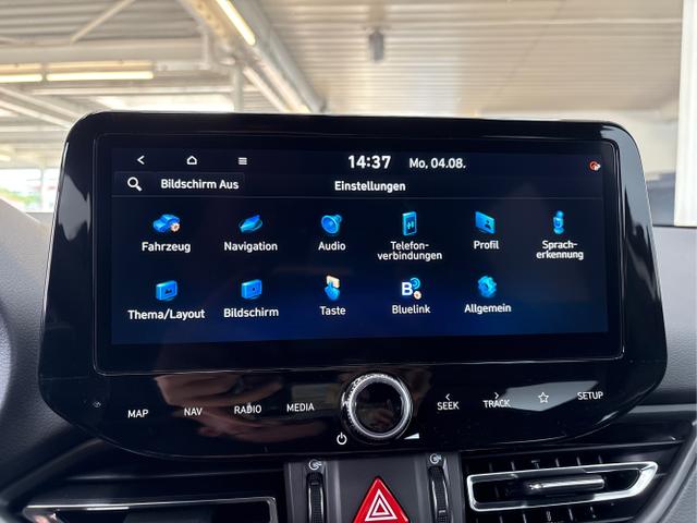 Hyundai / i30 / Weiß / / / DCT ACC NAVI RFK WP 