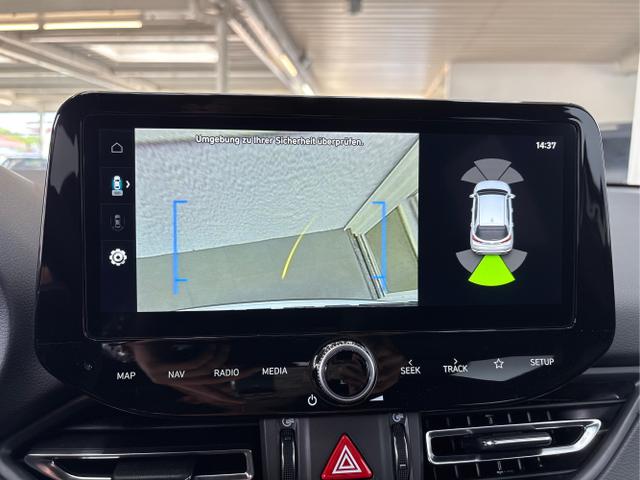 Hyundai / i30 / Weiß / / / DCT ACC NAVI RFK WP 