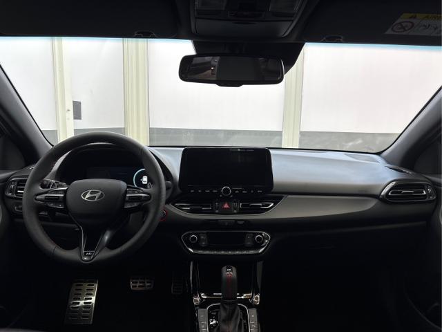 Hyundai / i30 / Weiß / / / DCT ACC NAVI RFK WP 