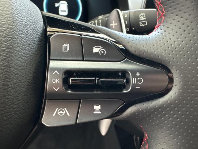 Hyundai / i30 / Weiß / / / DCT ACC NAVI RFK WP 