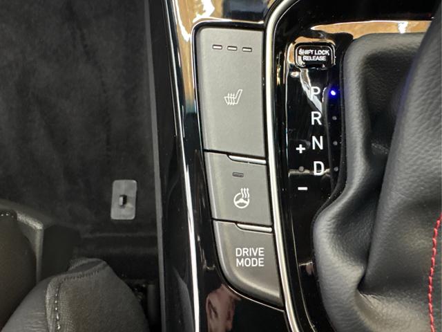 Hyundai / i30 / Weiß / / / DCT ACC NAVI RFK WP 