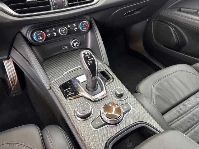 Alfa Romeo / Stelvio / Rot / / / 