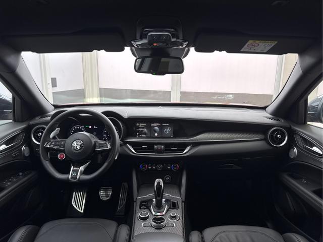 Alfa Romeo / Stelvio / Rot / / / 