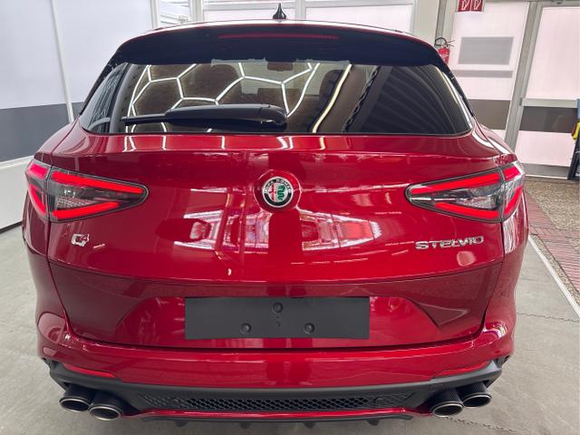 Alfa Romeo / Stelvio / Rot / / / 