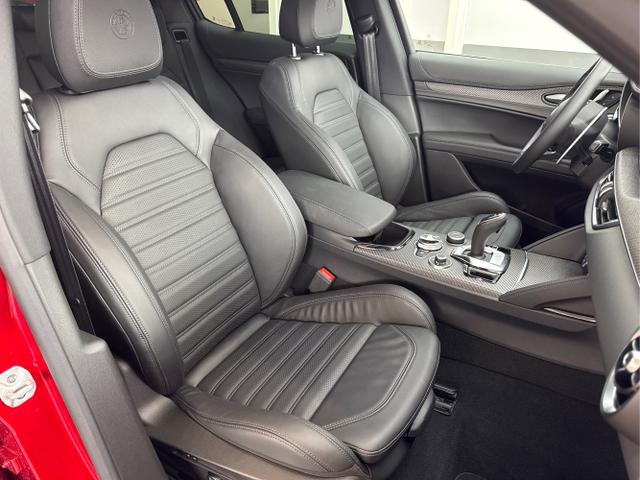 Alfa Romeo / Stelvio / Rot / / / 