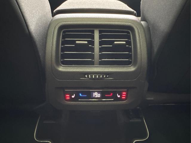 Volkswagen / Touran / Silber / / / 