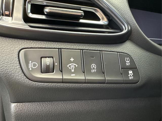 Hyundai / i30 / Grau / / / DCT ACC NAVI RFK WP 