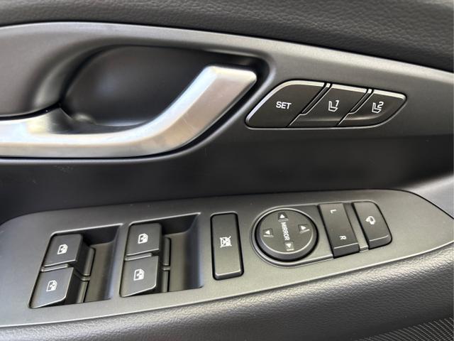 Hyundai / i30 / Grau / / / DCT ACC NAVI RFK WP 