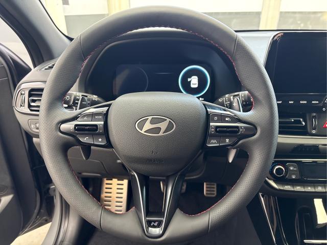 Hyundai / i30 / Grau / / / DCT ACC NAVI RFK WP 