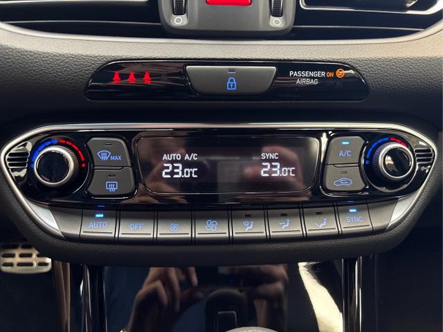 Hyundai / i30 / Grau / / / DCT ACC NAVI RFK WP 