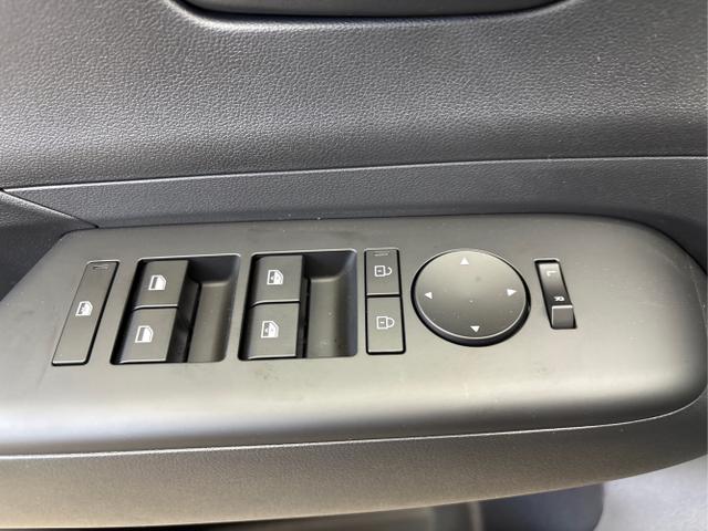 Hyundai / KONA / Grau / / / NAVI KLIMAAUTOMATIK PDC v+h RFK