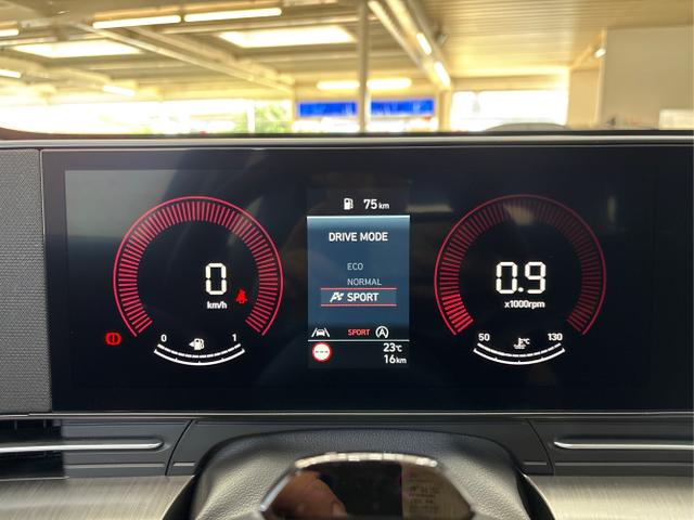 Hyundai / KONA / Grau / / / NAVI KLIMAAUTOMATIK PDC v+h RFK