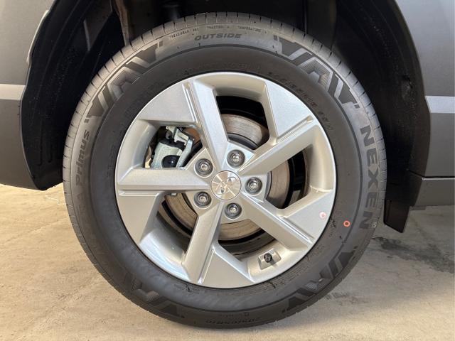 Hyundai / KONA / Grau / / / NAVI KLIMAAUTOMATIK PDC v+h RFK