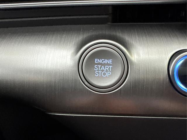 Hyundai / KONA / Grau / / / NAVI KLIMAAUTOMATIK PDC v+h RFK