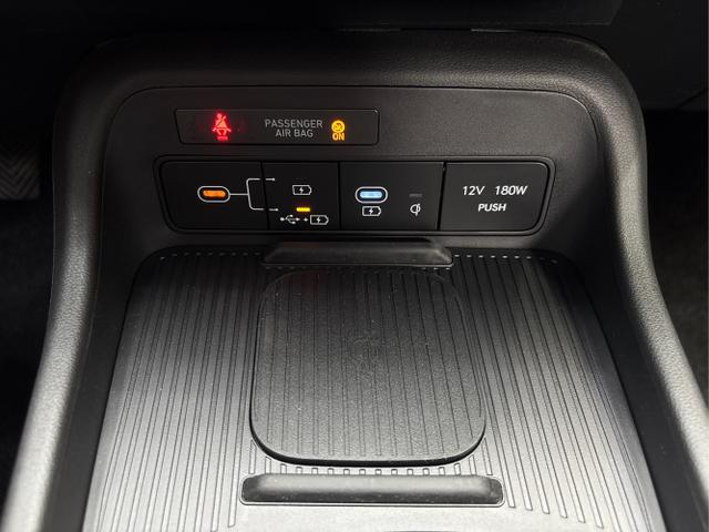 Hyundai / KONA / Grau / / / NAVI KLIMAAUTOMATIK PDC v+h RFK