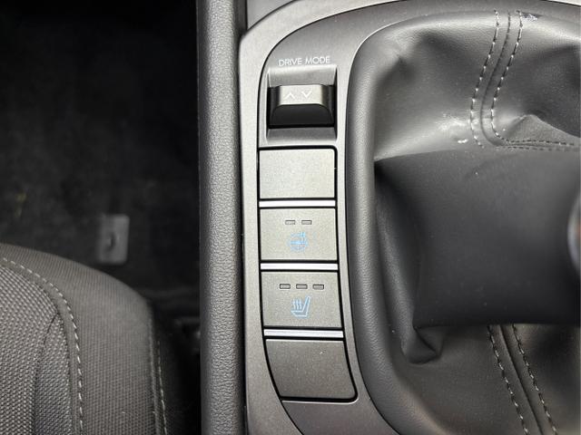 Hyundai / KONA / Grau / / / NAVI KLIMAAUTOMATIK PDC v+h RFK