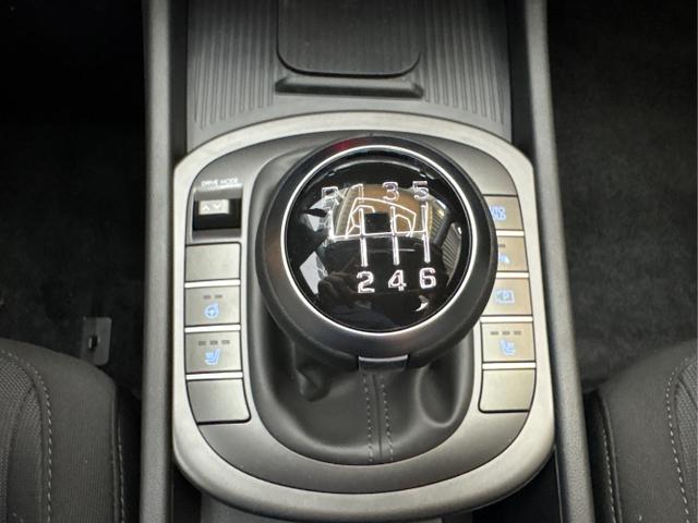 Hyundai / KONA / Grau / / / NAVI KLIMAAUTOMATIK PDC v+h RFK