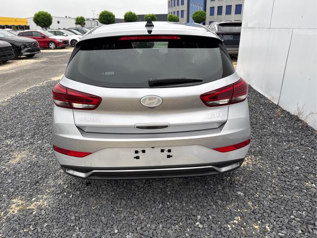 Hyundai / i30 / Silber / / / EDITION SHZ NAVI ALU LED RFK PDC