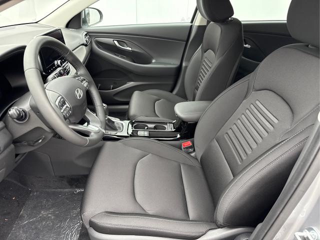 Hyundai / i30 / Silber / / / EDITION SHZ NAVI ALU LED RFK PDC