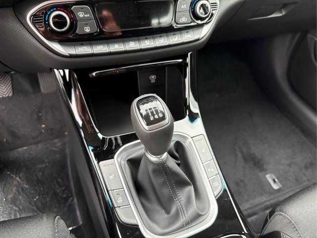 Hyundai / i30 / Silber / / / EDITION SHZ NAVI ALU LED RFK PDC