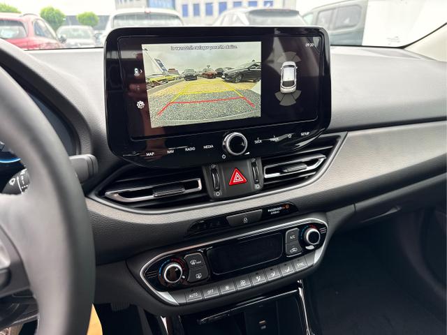 Hyundai / i30 / Silber / / / EDITION SHZ NAVI ALU LED RFK PDC
