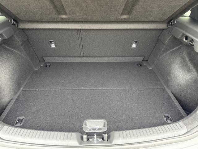 Hyundai / i30 / Silber / / / EDITION SHZ NAVI ALU LED RFK PDC